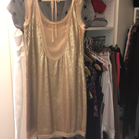 Gold sequins open back dress - Picture 3 of 6